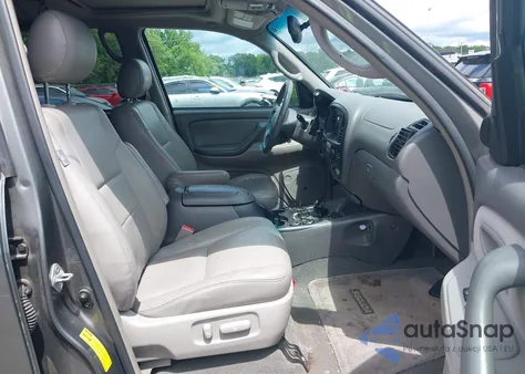 2005 Toyota Sequoia Sr5 V8 from USA, damaged, VIN 5TDBT44A05S245105